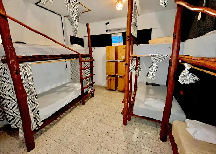 Straw Hat Hostel & Rooftop Bar